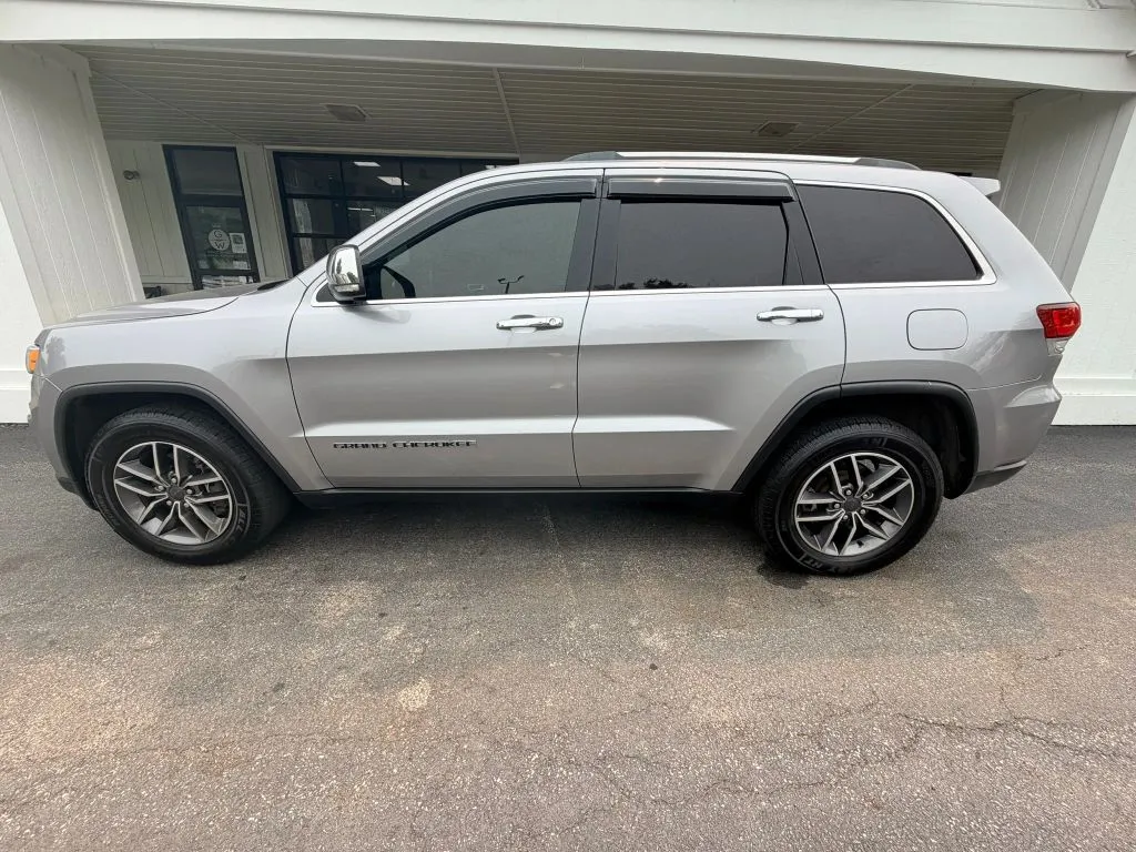 Jeep Grand Cherokee photo 2