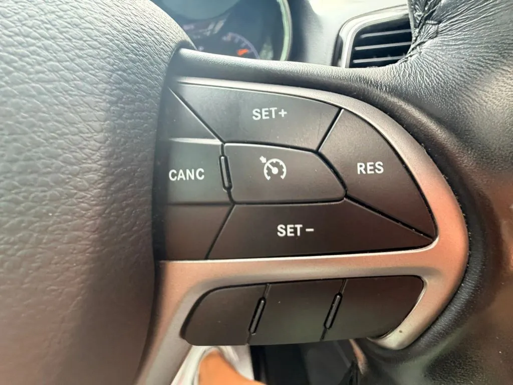 Jeep Grand Cherokee photo 21
