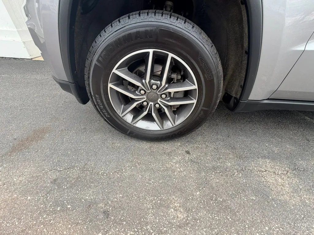 Jeep Grand Cherokee photo 8