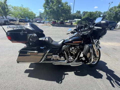 More photos of 2013 HARLEY DAVIDSON FLHTK at Good Wheels, OH