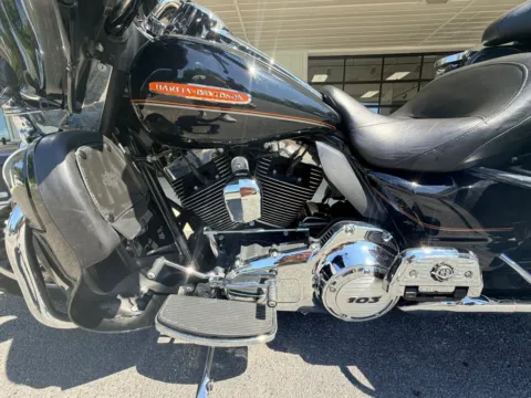 Another view of 2013 HARLEY DAVIDSON FLHTK for sale in Liverpool, OH at Good Wheels