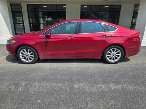 Photos of 2017 Ford Fusion SE Sedan 4D for sale in Liverpool, OH at Good Wheels