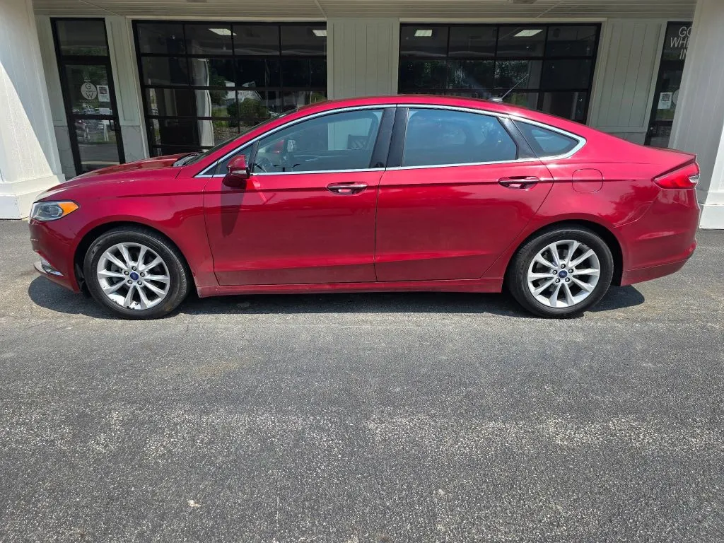 Ford Fusion photo 2