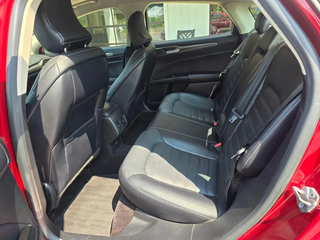 Ford Fusion photo 8