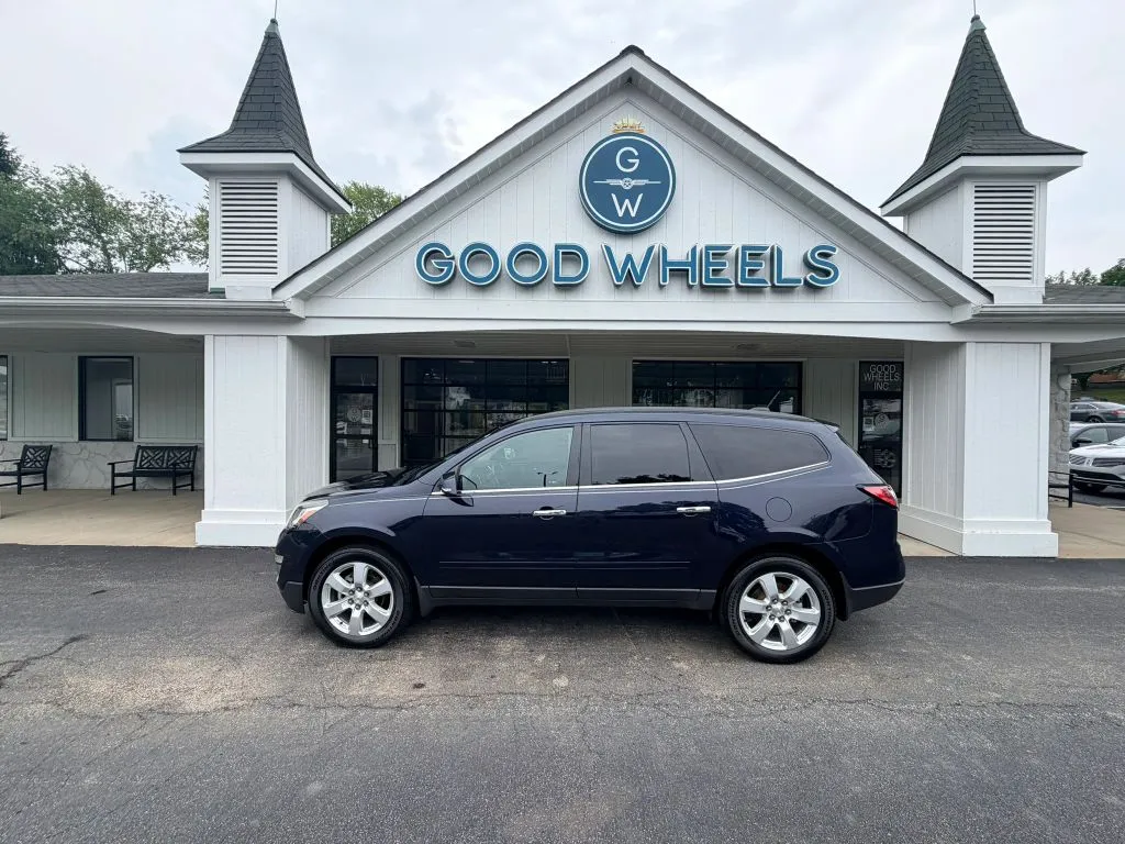 Blue 2017 Chevrolet Traverse LT Sport Utility 4D for sale in Liverpool, OH