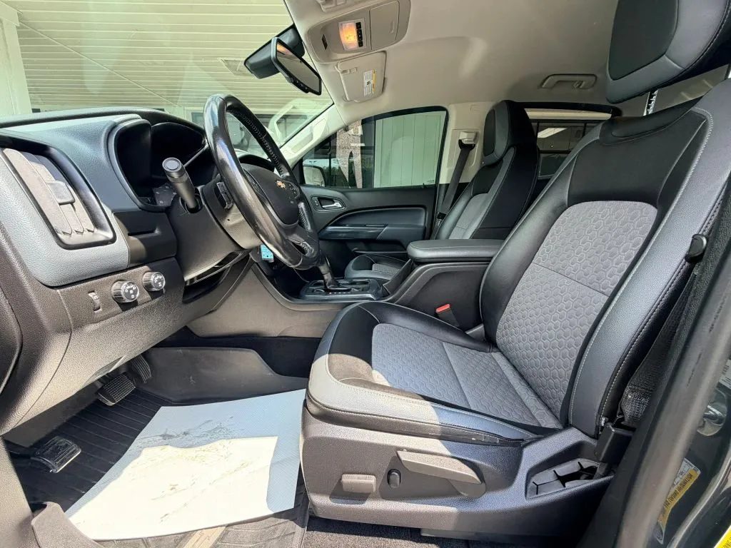 Chevrolet Colorado photo 16