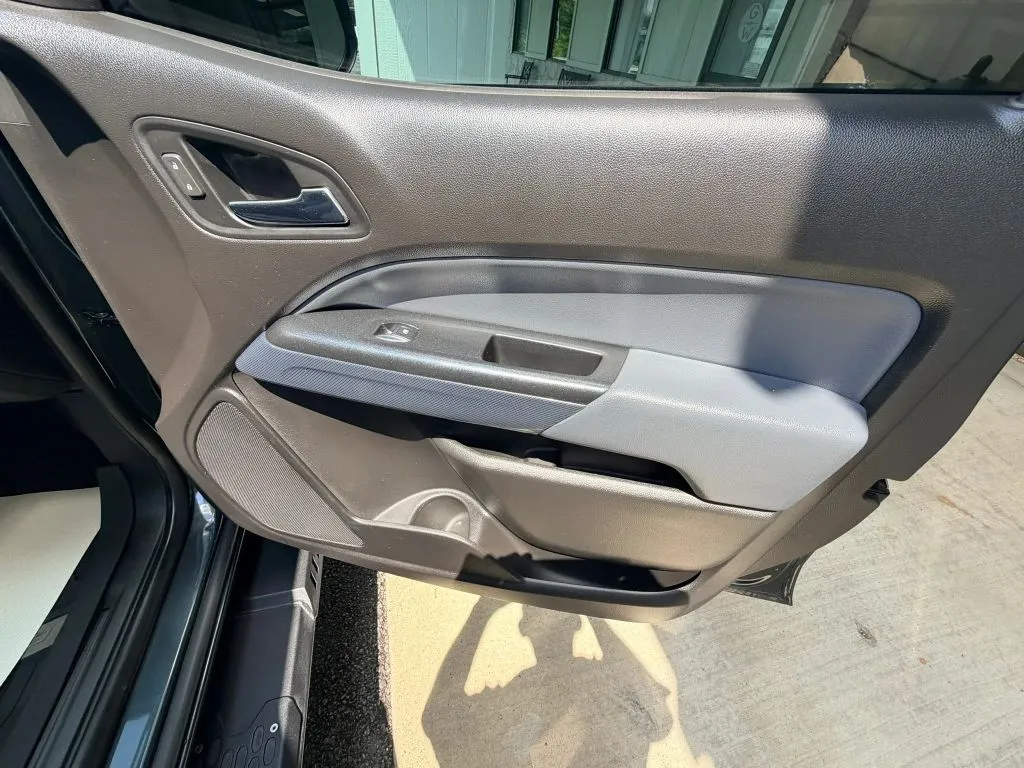 Chevrolet Colorado photo 11