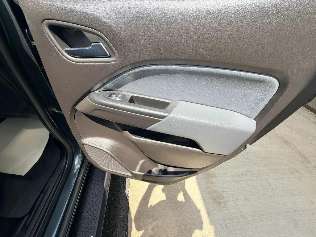 Chevrolet Colorado photo 9