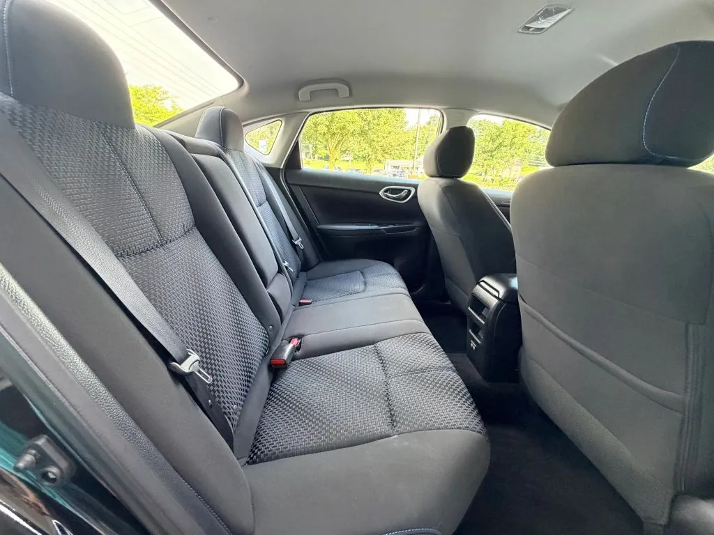 Nissan Sentra photo 9