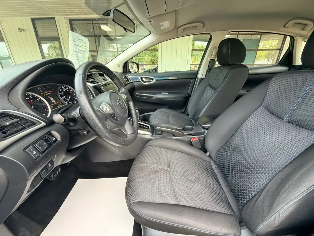Nissan Sentra photo 14