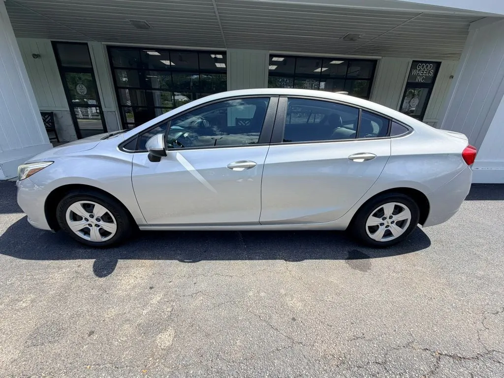 Chevrolet Cruze photo 2