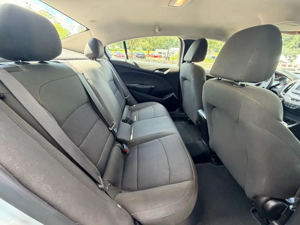 Chevrolet Cruze photo 8