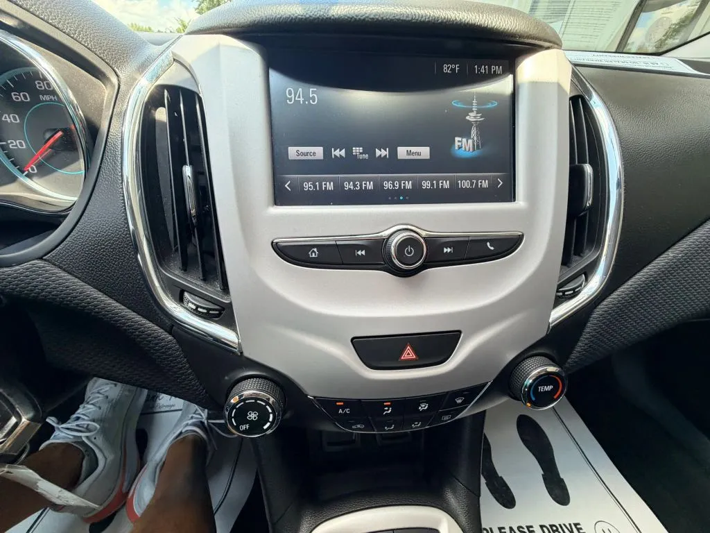 Chevrolet Cruze photo 16