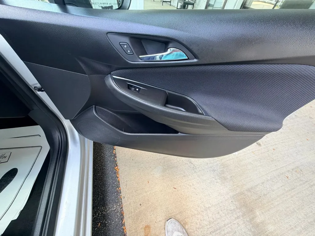 Chevrolet Cruze photo 9