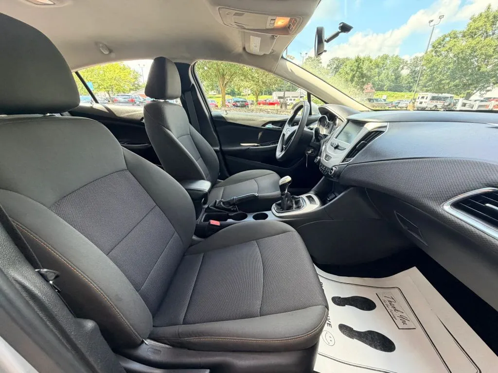 Chevrolet Cruze photo 10
