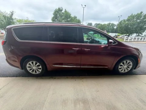 More photos of 2019 Chrysler Pacifica Touring L Minivan 4D at Good Wheels, OH