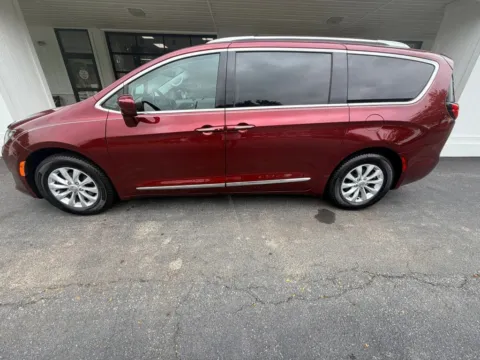 Photos of 2019 Chrysler Pacifica Touring L Minivan 4D for sale in Liverpool, OH at Good Wheels