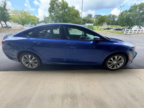 More photos of 2015 Chrysler 200 S Sedan 4D at Good Wheels, OH