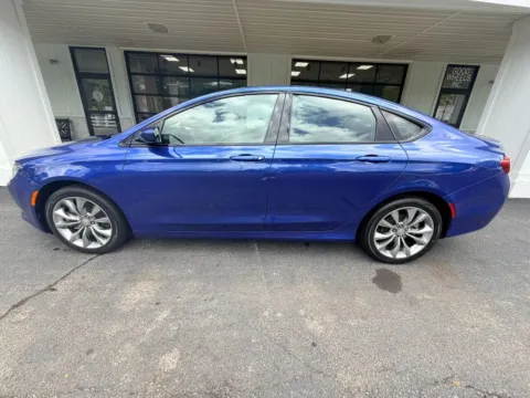 Photos of 2015 Chrysler 200 S Sedan 4D for sale in Liverpool, OH at Good Wheels