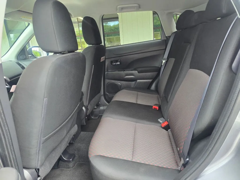 Mitsubishi Outlander Sport photo 9