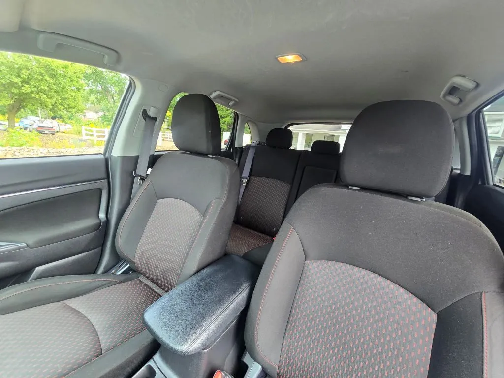 Mitsubishi Outlander Sport photo 16