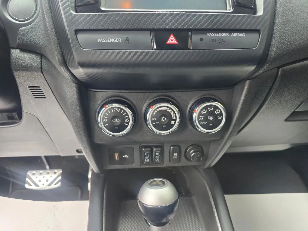 Mitsubishi Outlander Sport photo 12
