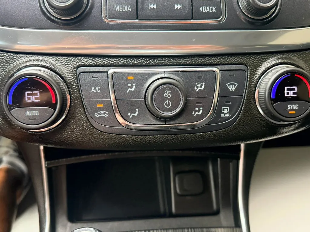 Chevrolet Impala photo 18