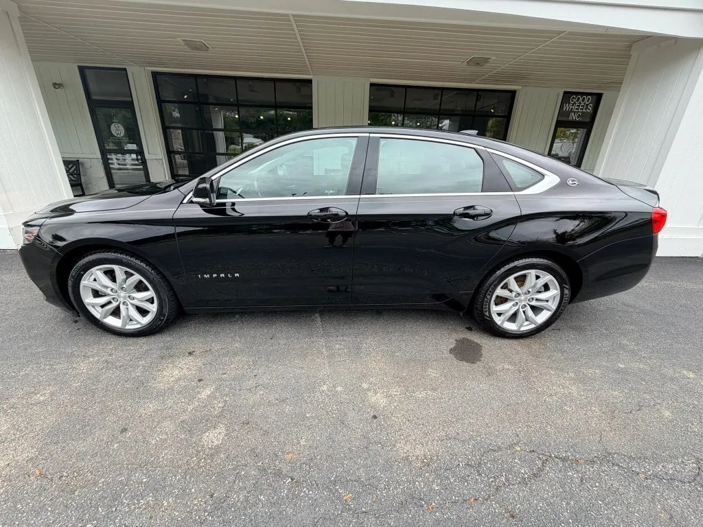 Chevrolet Impala photo 2
