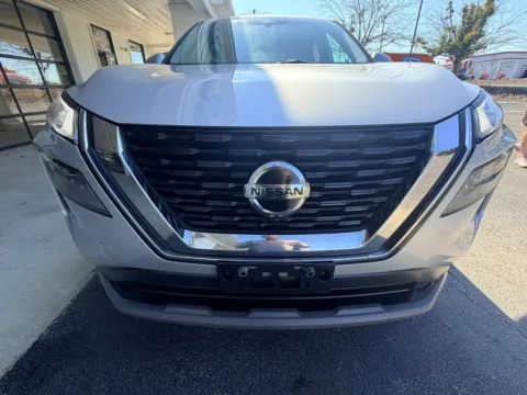 Another view of 2021 Nissan Rogue SV Sport Utility 4D for sale in Liverpool, OH at Good Wheels