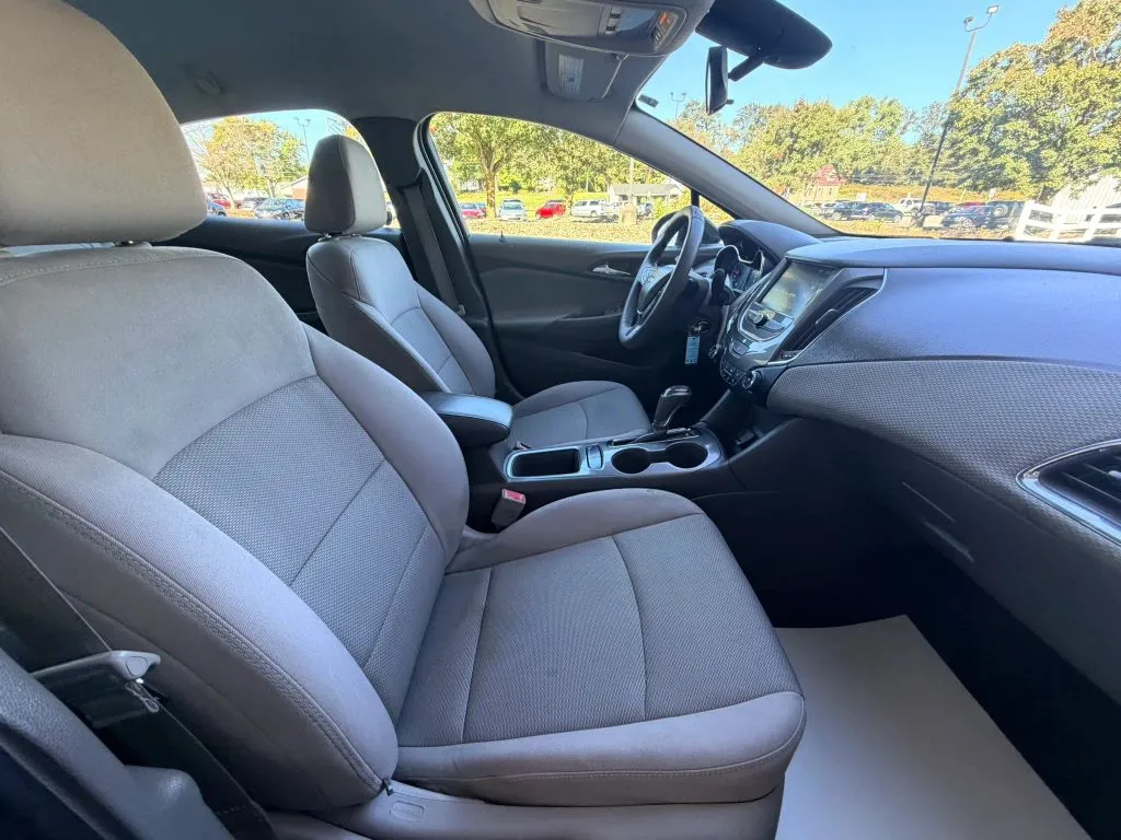 Chevrolet Cruze photo 9