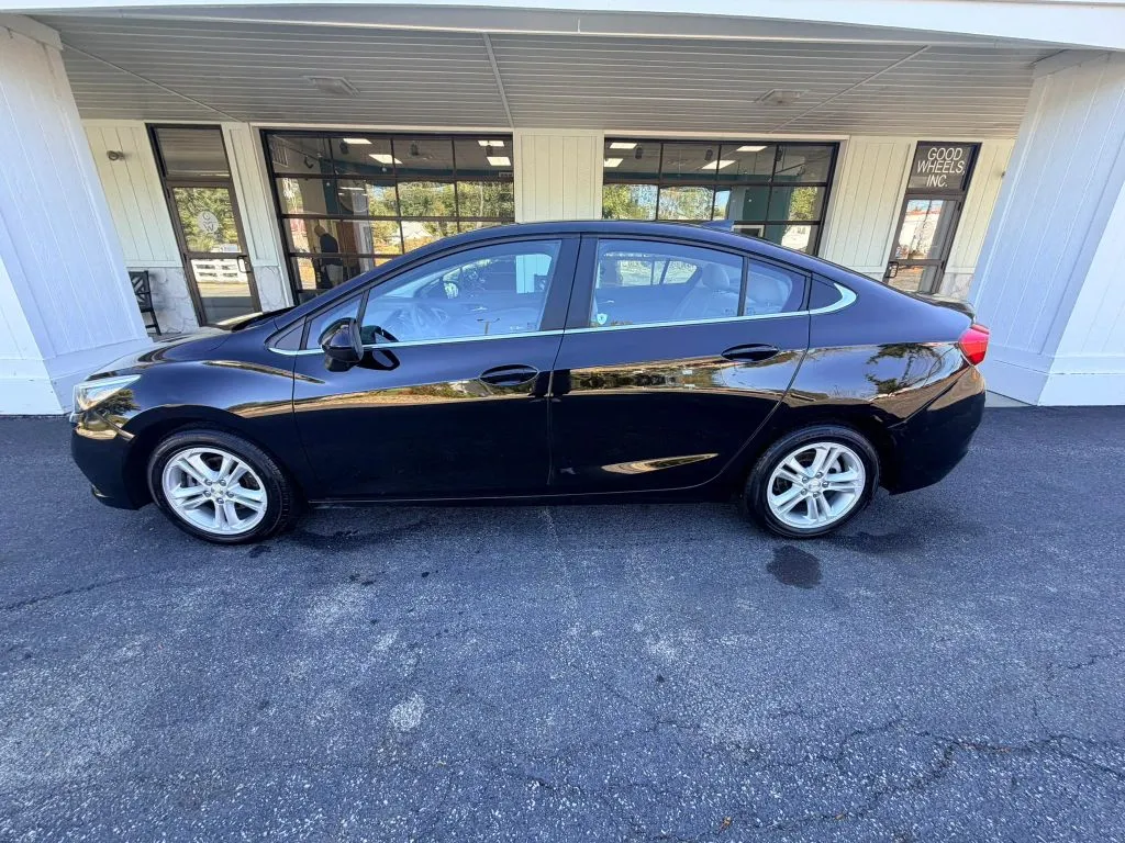 Chevrolet Cruze photo 2