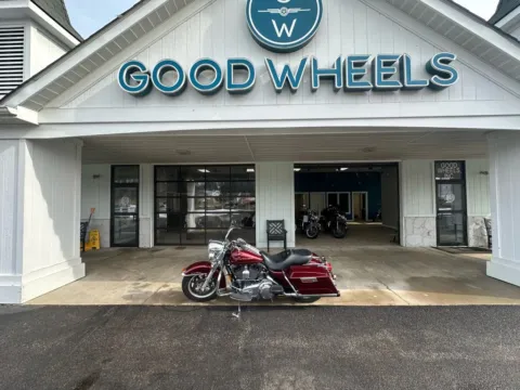 Red 2008 HARLEY DAVIDSON ROAD KING for sale in Liverpool, OH