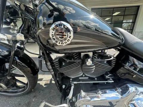 Another view of 2016 HARLEY DAVIDSON FXSB for sale in Liverpool, OH at Good Wheels