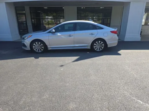 Photos of 2016 Hyundai Sonata Sport Sedan 4D for sale in Liverpool, OH at Good Wheels