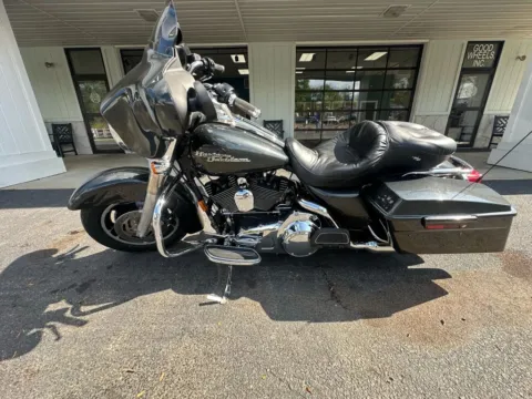 Photos of 2007 HARLEY DAVIDSON FLHX for sale in Liverpool, OH at Good Wheels