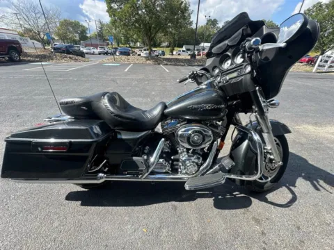 More photos of 2007 HARLEY DAVIDSON FLHX at Good Wheels, OH