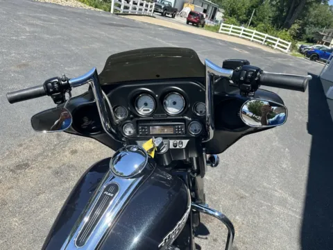 More photos of 2013 Harley-Davidson FLHX STREET GLIDE at Good Wheels, OH