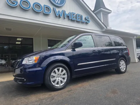Photos of 2014 Chrysler Town & Country Touring for sale in Liverpool, OH at Good Wheels