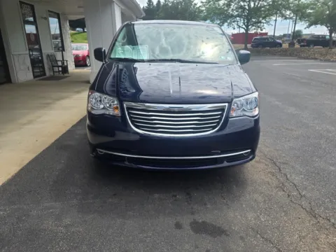 More photos of 2014 Chrysler Town & Country Touring at Good Wheels, OH