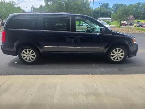 More photos of 2014 Chrysler Town & Country Touring at Good Wheels, OH