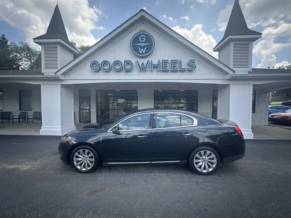 Blue 2014 Lincoln MKS for sale in Liverpool, OH