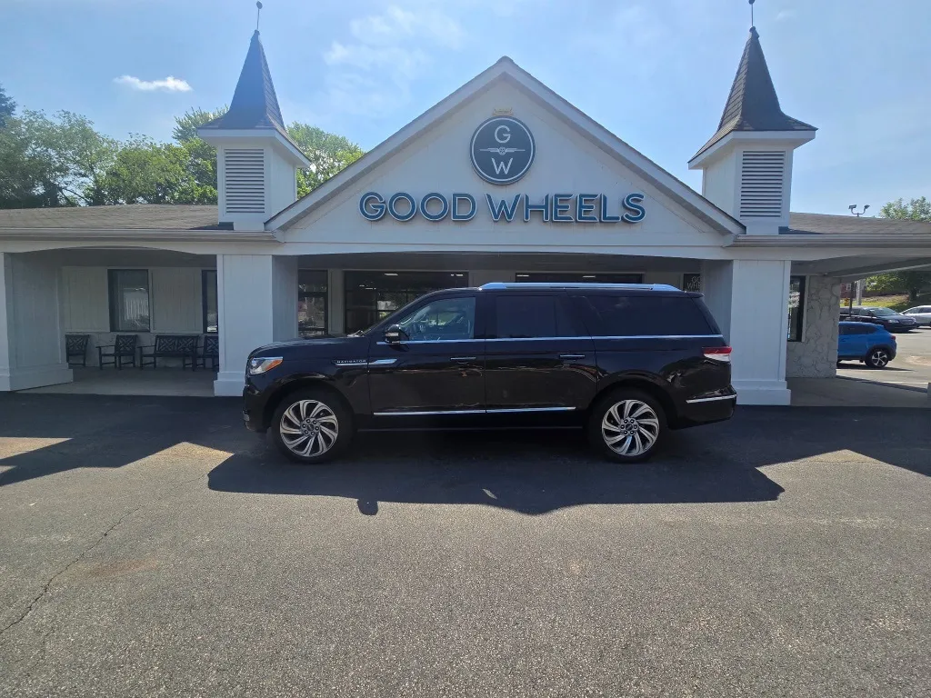 Black 2022 Lincoln Navigator L Reserve for sale in Liverpool, OH