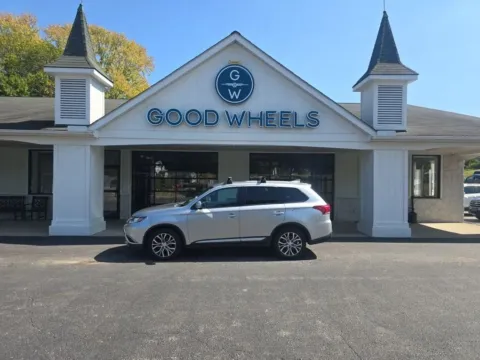 Silver 2018 Mitsubishi Outlander LE Sport Utility 4D for sale in Liverpool, OH