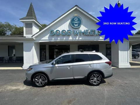 Silver 2018 Mitsubishi Outlander SE for sale in Liverpool, OH