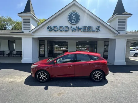 Red 2017 Ford Focus SEL for sale in Liverpool, OH