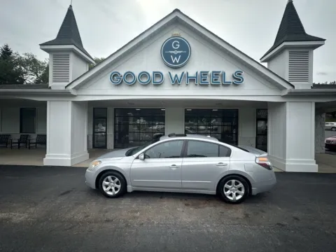 Silver 2009 Nissan Altima 2.5 SL for sale in Liverpool, OH