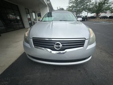 Another view of 2009 Nissan Altima 2.5 SL for sale in Liverpool, OH at Good Wheels