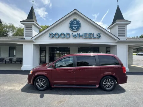 Red 2017 Dodge Grand Caravan SXT for sale in Liverpool, OH