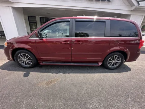 Photos of 2017 Dodge Grand Caravan SXT for sale in Liverpool, OH at Good Wheels