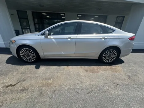 Photos of 2017 Ford Fusion SE for sale in Liverpool, OH at Good Wheels